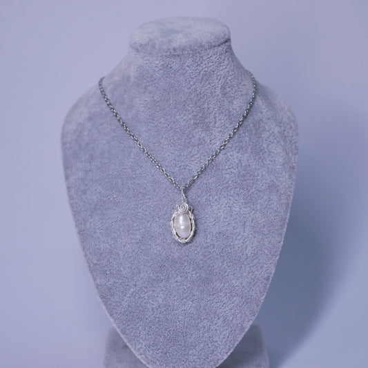 Pearl - Handwoven - Pendant