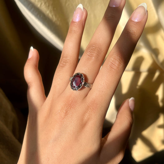 Mary - Garnet - Pure chandi - Stone Ring
